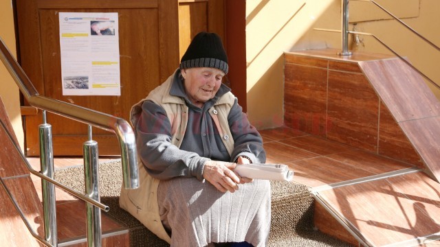 Femeia de 75 de ani s-a plâns că a fost agresată de un funcționar public din cadrul Primăriei Podari (Foto: GdS)