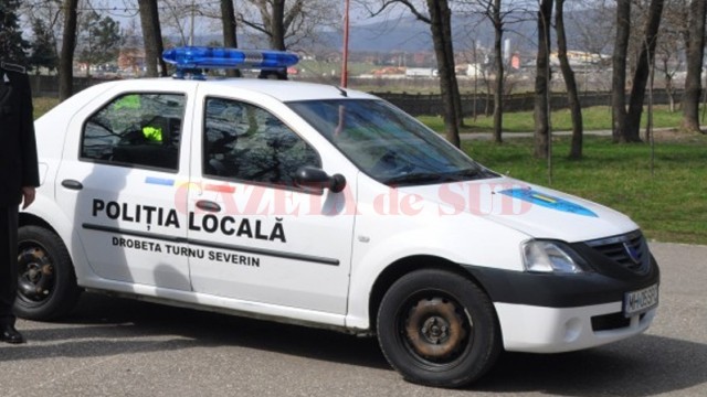 Agentul de poliție a fost lovit în timp ce încerca să legitimeze mai multe persoane implicate într-o altercație (Foto: mhalert.ro)