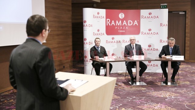 Șerban Bică, Horațiu Buzatu și Mircea Năstase, potențialii candidați la funcția de primar al municipiului Craiova care au participat la prima dezbatere, „Craiova caută primar“ (Foto: Claudiu Tudor)