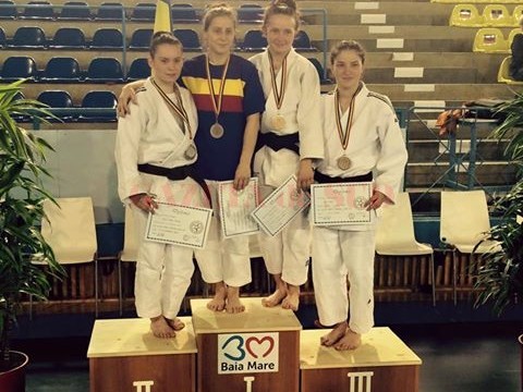 Theodora Bleaju (stânga) a obținut medalia de argint la Cluj