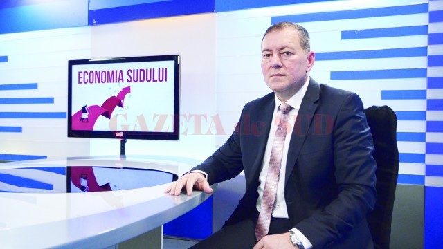 Directorul Camerei Agricole Dolj, Aurel Stanciu, a participat la emisiunea „Economia Sudului“ de la Alege Tv. El a spus că Ministerul Agriculturii ar trebui să investească în spații de depozitare a legumelor și fructelor (Foto: Bogdan Grosu)