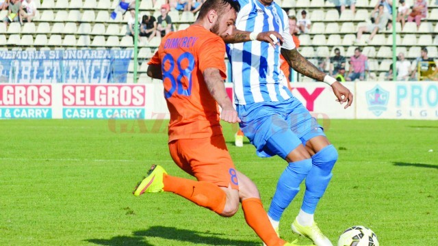 Obosit sau nu, Nuno Rocha trebuie să marcheze din nou şi să păstreze punctele în Bănie (Foto: Alexandru Vîrtosu)