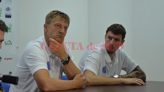 Antrenorul Oliver Popovic (stânga) se desparte de echipa craioveană după nici un sezon petrecut la SCM-U
