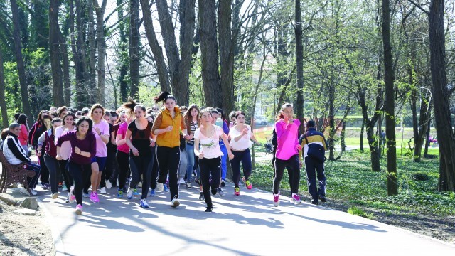 Cătălina Chircă (dreapta) a câştigat cursa feminină (Foto: Lucian Anghel)