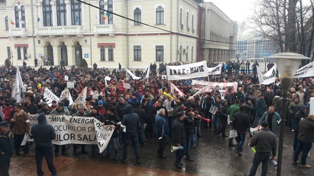 Sindicatele ameninţă din nou cu protestele