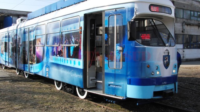 Tramvaiul - piesă rară pe șinele din Craiova (Foto: Arhiva GdS)