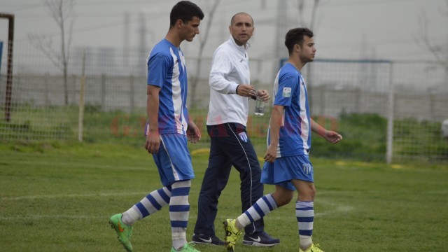 Bogdan Vrăjitoarea şi-a dirijat elevii spre un succes categoric la Motru (foto Alexandru Vîrtosu)