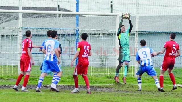 Portarul Laurenţiu Popescu a debutat cu dreptul în Liga I (Foto: Alexandru Vîrtosu)