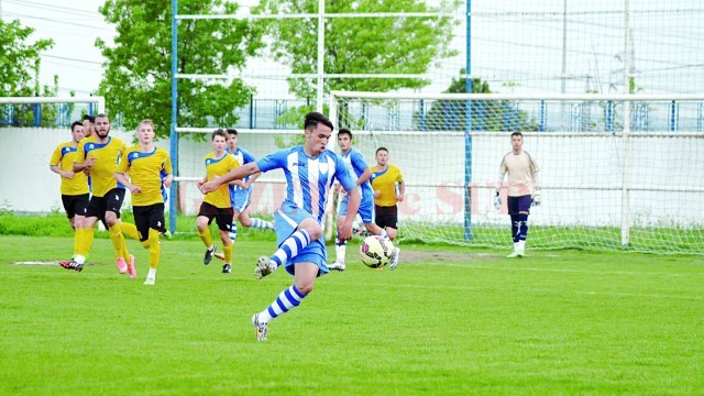 Lucian Buzan a bifat, marţi, primele minute în Liga a III-a (Foto: Alexandru Vîrtosu)