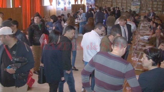 Tinerii au venit să vadă oferta angajatorilor