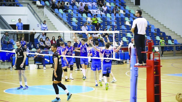 Jucătorii craioveni (în albastru) sunt la o victorie distanţă de titlul de campioni naţionali (Foto: Bogdan Grosu)