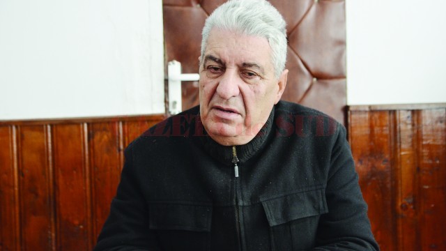 Primarul Constantin Ghencioiu este acuzat că a încheiat mai multe contracte pentru produse supraevaluate, dar și că a plătit lucrări care nu au fost făcute niciodată
