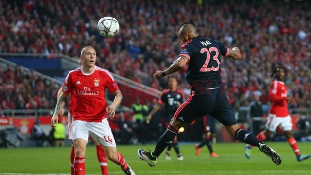 Arturo Vidal şi colegii săi n-au pierdut la Lisabona şi continuă competiţia (foto: uefa.com)