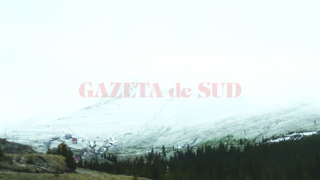 Vârful Păpuşa arată ca la început de iarnă