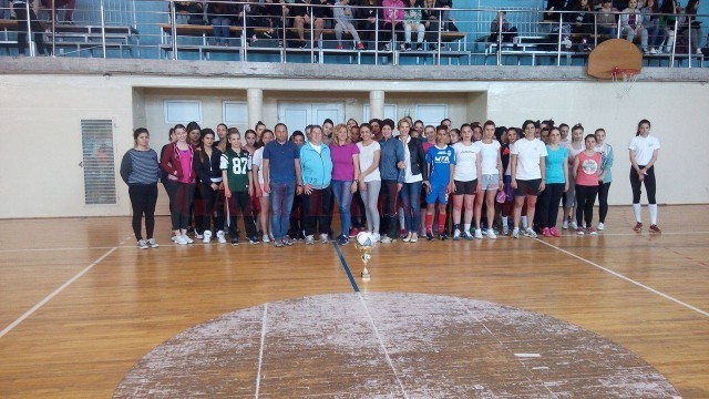 1 C. VS