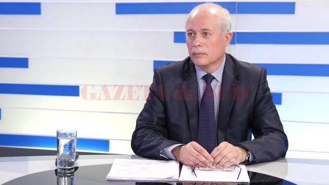 Gheorghe Lăpădat, directorul general al Fondului Local de Garantare Craiova, la emisiunea „Economia Sudului“ de la Alege TV (FOTO: Lucian Anghel)