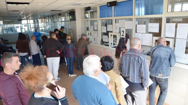 Craiovenii cărora le-a încasat primăria necuvenit impozitele, ca urmare a faptului că nu le-a aplicat reducerea aferentă în funcție de vechimea blocului, pot cere rambursarea banilor din 2012 încoace (FOTO: arhiva GdS)