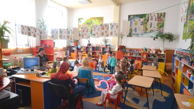 Medicii DSP Dolj anunță că grădinițele care vor fi găsite că au copii nevaccinați vor fi amendate (FOTO: arhiva GdS)