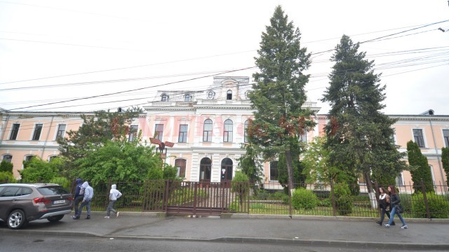 La Liceul CFR din Craiova, ultima medie de admitere a fost 2,30. Este cea mai mică medie de admitere din județ la învățământul liceal. (FOTO: Traian Mitrache)