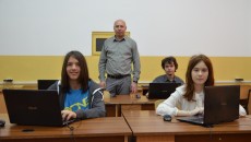 Emanuel Dicu, Alexandra Udriștoiu și Bogdan Iordache, olimpici la informatică, pregătiți de profesorul Marius Nicoli, vor reprezenta România la competițiile internaționale de profil