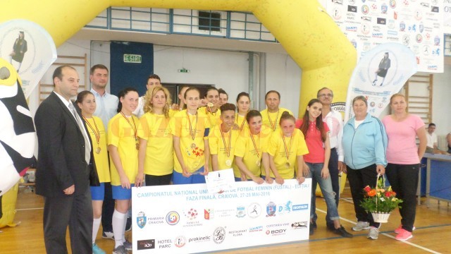 Studentele din Bănie n-au avut adversare pe măsură la turneul de futsal (Foto: Daniela Mitroi-Ochea)