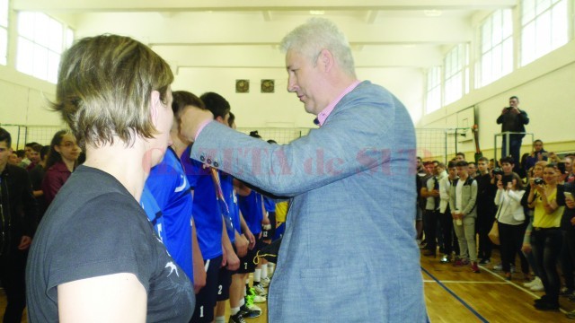 De ziua sa, Dan Pascu i-a premiat pe campionii craioveni (Foto: Danieala Mitroi-Ochea)