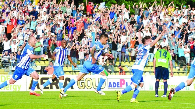 Valentin Iliev (în centru) nu va continua la Craiova, deşi evoluţiile sale au mulţumit spectatorii (Foto: Alexandru Vîrtosu)