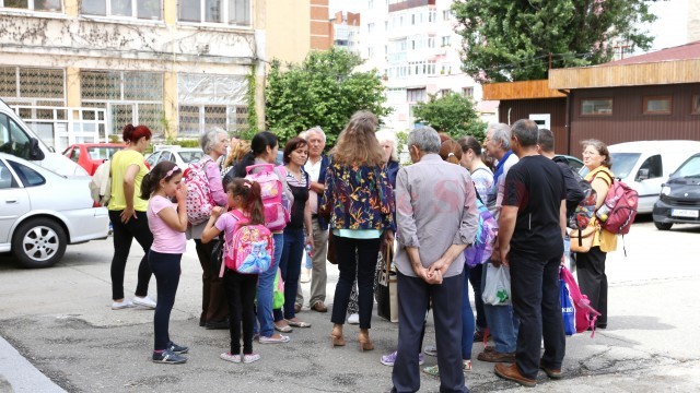 Din cei 40 de elevi de la Școala Gimnazială „Alexandru Macedonski“ cu valori mari la testul de tuberculină, doar opt s-au prezentat la Spitalul „Victor Babeș“ din Craiova și au fost internați pentru investigații suplimentare (Foto: Lucian Anghel)