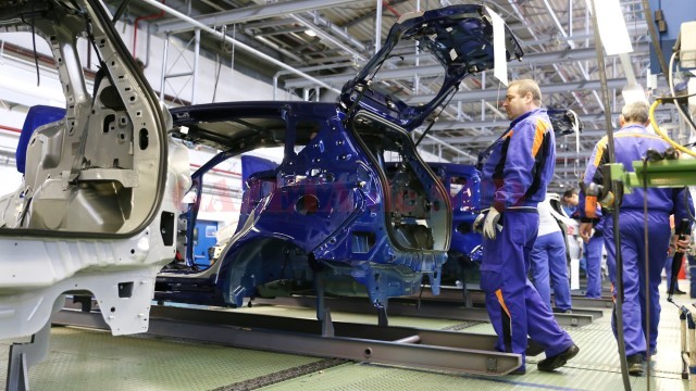 Cererea de B-Max pe piața externă este în scădere față de anul 2013. Opririle de producție sunt mai dese ca anul trecut. De exemplu, luna aceasta, angajații uzinei sunt în șomaj tehnic de pe 13 iunie până pe 4 iulie. (Foto: Arhiva GdS)