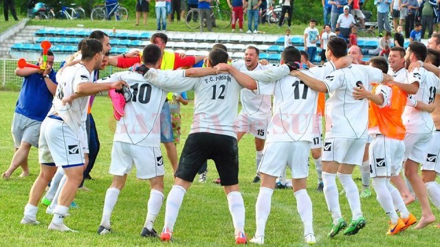 Jucătorii din Cetate au încins hora bucuriei la finalul derbiului cu Viitorul Cârcea