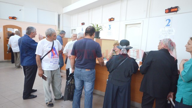 Unii pensionari încearcă să beneficieze de avantajele grupelor de muncă, dar plătesc pentru greșelile făcute de angajatori, care nu au respectat legislația la vremea respectivă (FOTO: Traian Mitrache)