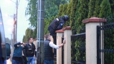 Oamenii legii au descins ieri la vila lui Waari Ghessan din Timișoara, dar și la mai multe locații din Dolj și Mehedinți (Foto: pressalert.ro)
