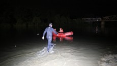 Echipajul de scafandri a reușit să găsească trupul băiatului după mai bine de două ore de scufundări (Foto: Claudiu Tudor)