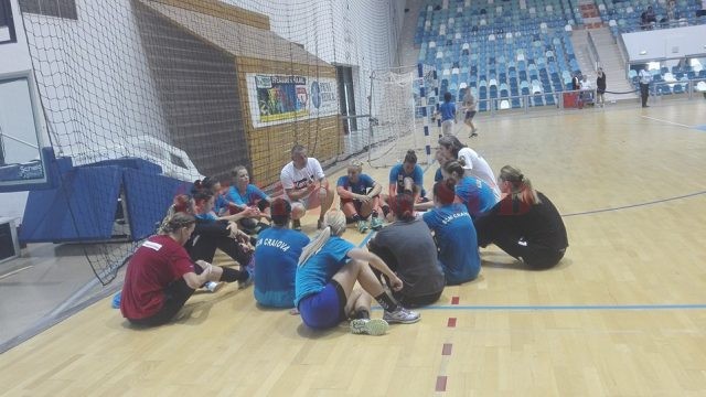 Jucătoarele de la SCM vor disputa şi mâine un meci amical cu Cisnădie (foto: Facebook SCM Craiova)