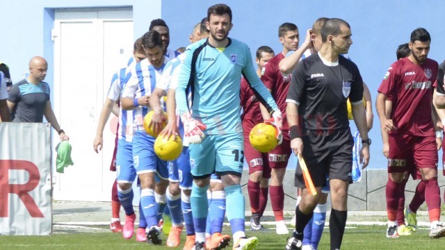 Cătălin Straton (foto în centru) a devenit liber de contract (foto: Alexandru Vîrtosu)