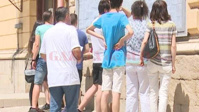 Din cei 1.656 de absolvenți de liceu care anul acesta nu au promovat bacalaureatul sau doar s-au înscris și nu s-a mai prezentat la probe, doar 1.070 au depus cerere de înscriere pentru susținerea sesiunii de toamnă