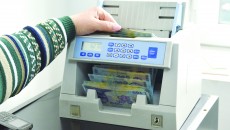 Din salariul unui simplu angajat ajung foarte mulți bani în vistieria statului