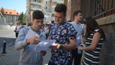 3.798 de absolvenți de liceu din județul Dolj au susținut vineri ultima probă scrisă a bacalaureatului (Foto: Traian Mitrache)