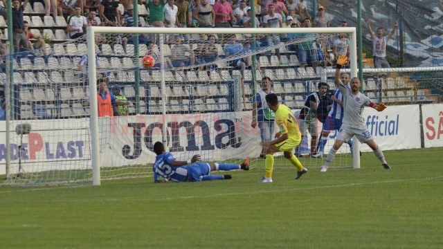 Nuno Rocha a fost omul potrivit la momentul potrivit la acţiunea lui Popov (foto: Alexandru Vîrtosu)