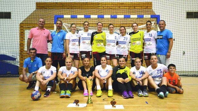 Handbalistele de la SCM Craiova au oprit acasă trofeul (Foto: Bogdan Grosu)