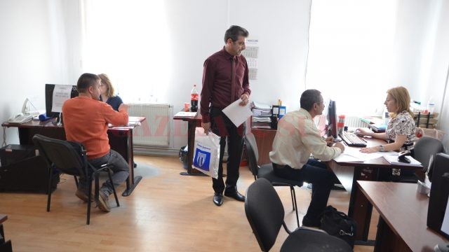 Tinerii care vor să își facă o firmă pot beneficia de scutire la plata taxelor pentru înființarea societății (Foto: arhiva GdS)