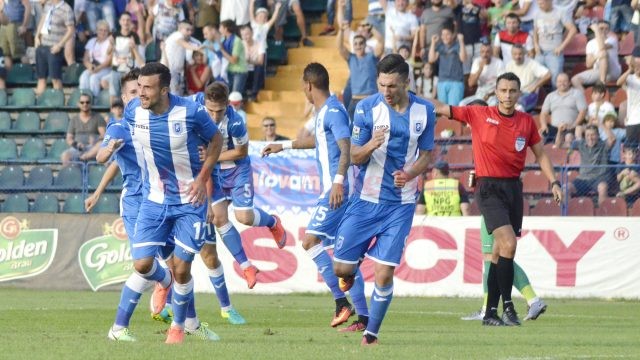 Măzărache (stânga) îţi doreşte să marcheze şi cu Voluntari (Foto: Alexandru Vîrtosu)