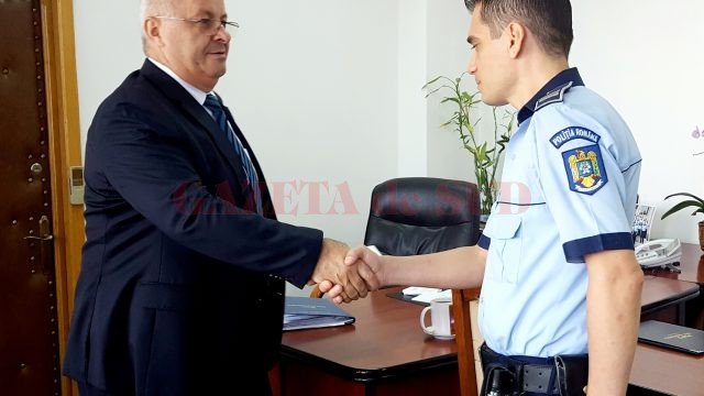 Agentul Pîrvuleţu a fost felicitat de șeful IPJ Dolj pentru integritatea de care a dat dovadă