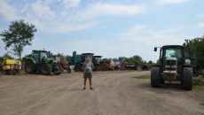 Agricultorii din comuna doljeană Leu spun că seceta le-a afectat culturile, dar și însămânțările pentru culturile viitoare (Foto: Bogdan Grosu)