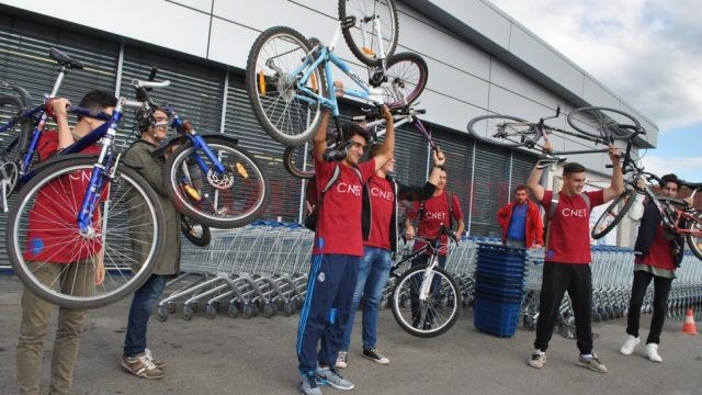 Bicicliştii din Târgu Jiu au protestat pentru că nu au piste speciale (Foto: Eugen Măruță)