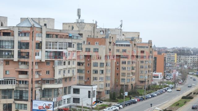 Craiovenii care locuiesc la bloc ar putea plăti mai mult pentru apa caldă şi căldura furnizate de Termo (Foto: Arhiva GdS)