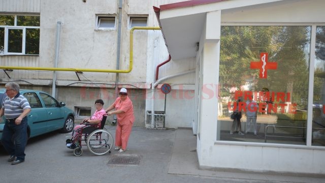 Conducerea spitalului spune că este nevoie de transformarea camerei de gardă în unitate de urgență pentru că zilnic aici vin mulți pacienți