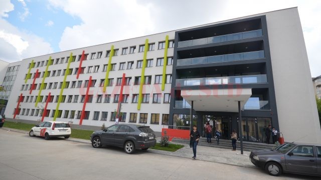 De anul acesta, a intrat în circuitul unităților de cazare și căminul 8 din campusul de la Mecanică