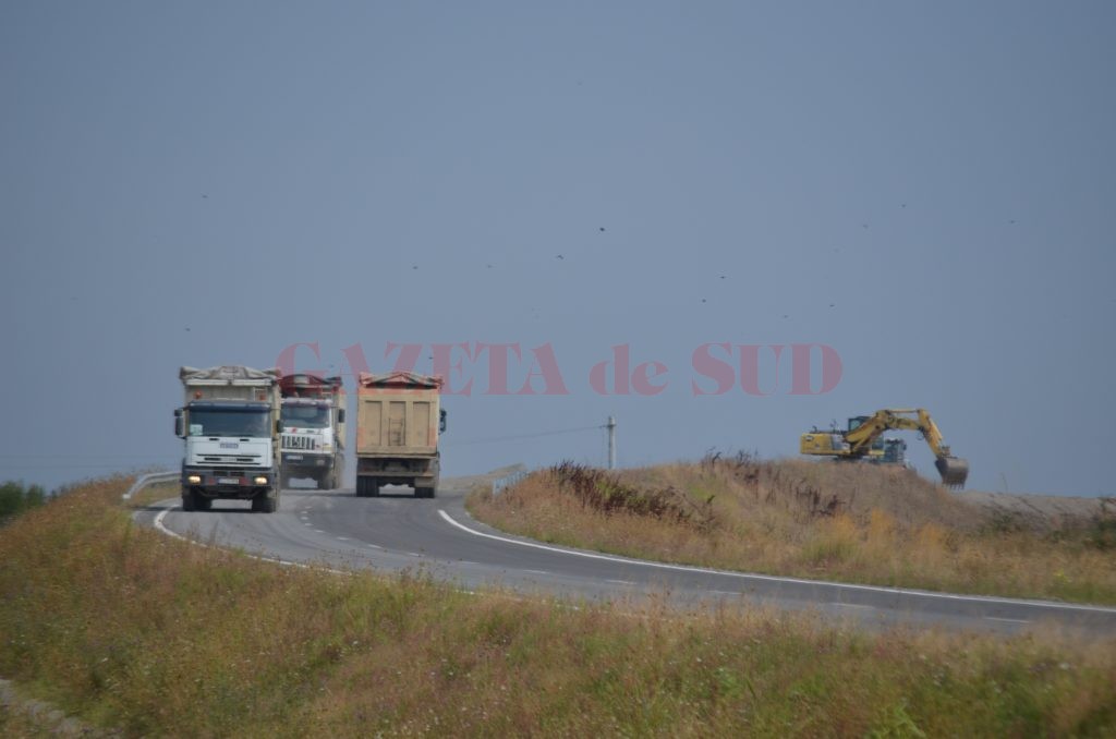 Constructorul reface sectoarele de drum neconforme ale Centurii de Sud, dar ar vrea ca o parte din costuri să fie suportate de CNADNR (Foto: Bogdan Grosu)