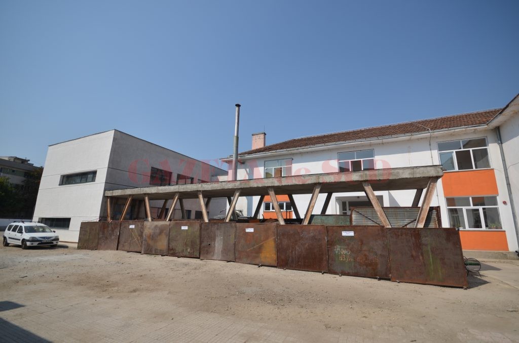 La Școala gimnazială „Sfântul Dumitru“ s-au finalizat lucrările la exterior (Foto: Traian Mitrache)